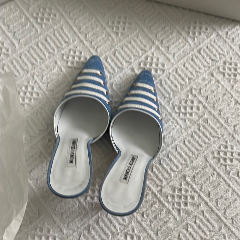 Manolo Blahnik Blue Suede sneaklo Heels - Picture 9 of 17